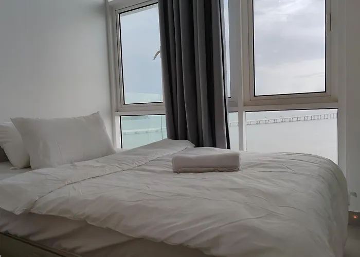 Seaview Vacation Condo 3R3B 8Pax