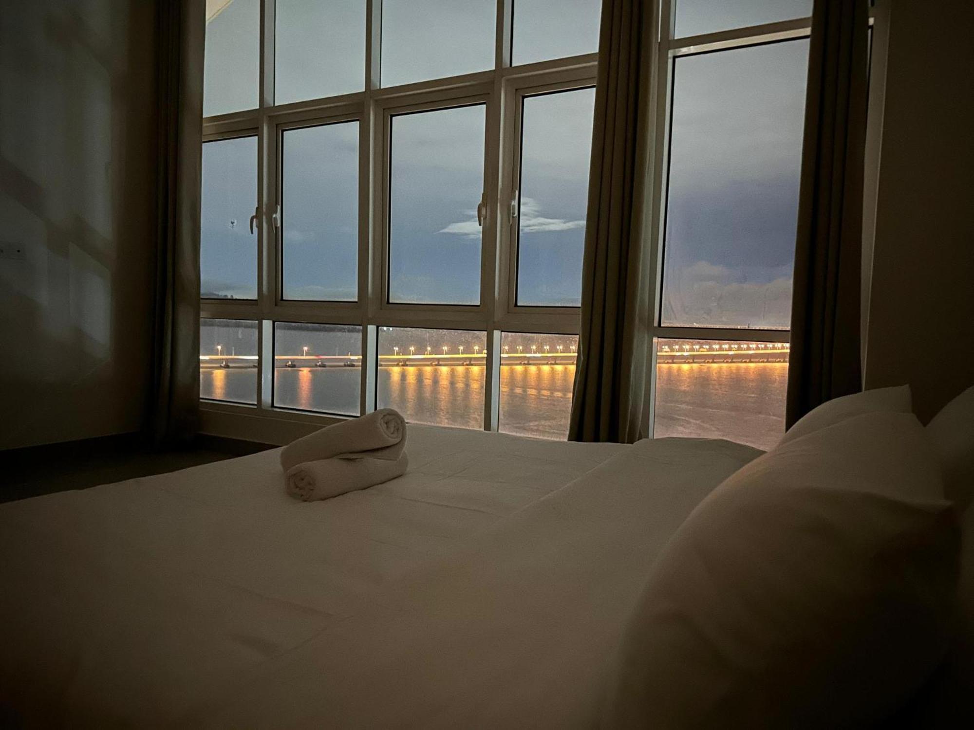 Seaview Vacation 3r3b 8pax Apartment